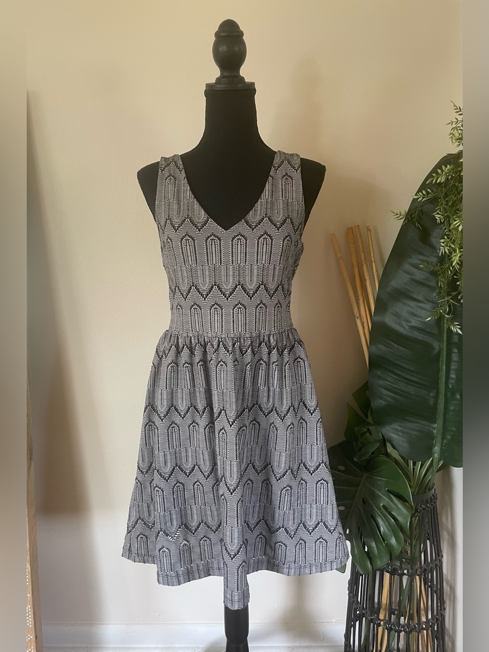 Lucky Brand Grey Patterned V-Neck Mini Dress
